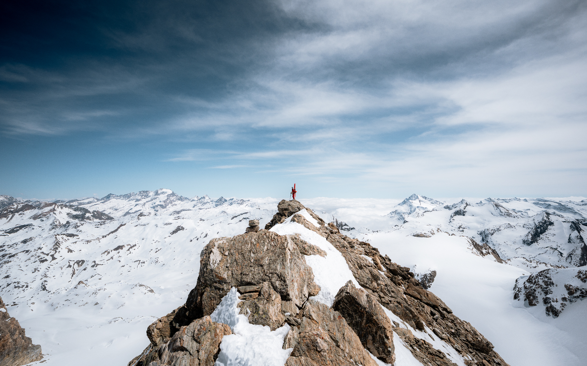 Skieur au sommet